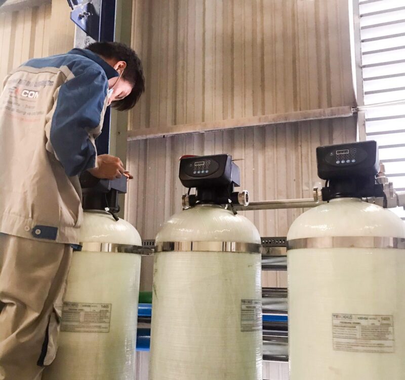 Điện năng của hệ thống lọc nước được sử dụng để tạo áp suất đẩy nước qua màng lọc RO công nghiệp Điện năng của hệ thống lọc nước được sử dụng để tạo áp suất đẩy nước qua màng lọc RO công nghiệp